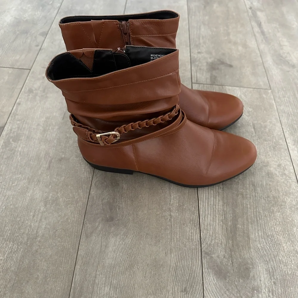 New Comfortview Wide Width Mickey Slouch Bootie Short Ankle Boot Women's size 9M